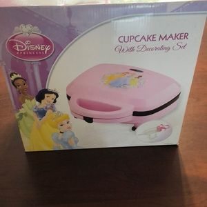 Disney princess cupcake maker w/ decorating set